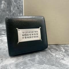 完売品✨ MAISON MARGIELA ミニ財布 カレンダー　ステッチ 完売品✨ MAISON MARGIELA ミニ財布 カレンダー ステッチ - メルカリ