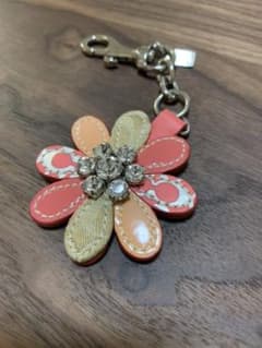 COACH お花のチャームのサムネイル
