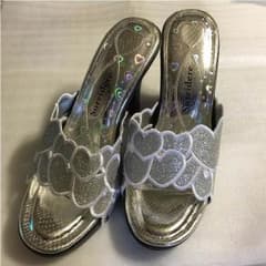 断捨離‼︎  値下げ〜〜(^-^)/  シルバーハート   サンダル  (美品)のサムネイル