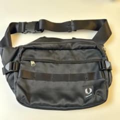 フレッドペリー FRED PERRY ブラック ボディバッグのサムネイル