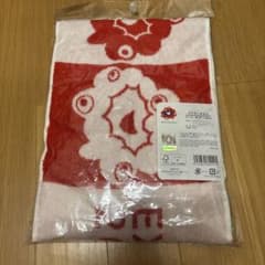 く*ぅ様 キャラクター柄タオル 赤と白 約100cm×50cmのサムネイル