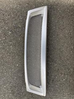 Nv350 ボディライン　フロントグリルのサムネイル