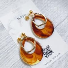 揺れる大ぶり♡べっ甲風　ハンドメイドピアスのサムネイル