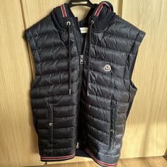 モンクレールネイビー フード付きダウンベスト - メルカリ