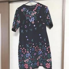 ＺＡＲＡ　ザラ　花柄ワンピースのサムネイル
