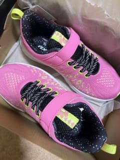 新品未使用　鬼滅の刃　瞬足　蜜璃カラーのサムネイル