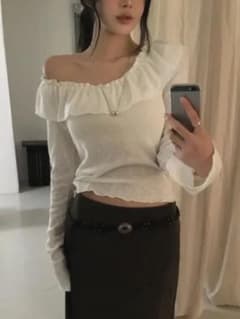 フリルオフショルダーベルスリーブ長袖Tシャツのサムネイル