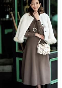 エムズグレーシー❤︎Instagram掲載　ドレスワンピース　40 新品タグ付き レーススタンドカラーワンピースドレスパーティードレス チャコール