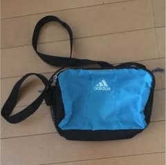 adidasのサムネイル