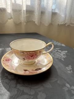 ノリタケ　ティーカップ＆ソーサー 花柄 金彩のサムネイル