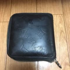 二つ折り財布のサムネイル