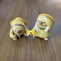 ナマケモノ 農作業 カプセルトイ 2体セットのサムネイル