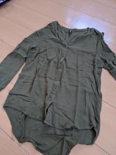★Re様専用★Ｈ＆M  カーキ  ブラウスのサムネイル