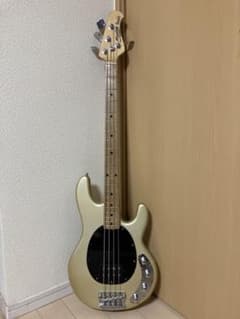 Sterling by MUSIC MAN Ray34エレキベース 本体のサムネイル