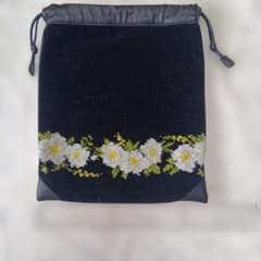 alpatoh 花柄刺繍 ポーチ 黒のサムネイル