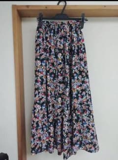 再お値下げ！花柄ロングスカートのサムネイル