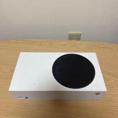 Xbox Series S 本体とホワイトコントローラー 充電器付きのサムネイル