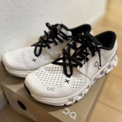 On Cloud スニーカー 26cm ホワイト系 Cloudflyer 4 2026年7月購入】On Cloud X 4 26cmスニーカー ホワイト - メルカリ