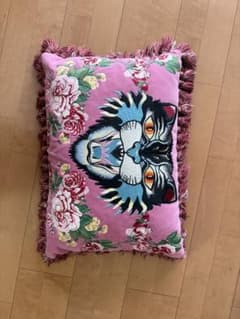 GUCCI クッション キャット 刺繍 フリンジ付きのサムネイル