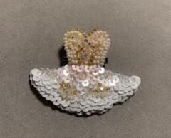 バレエ　ビーズ刺繍　ブローチ　ハンドメイドのサムネイル