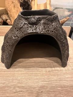 爬虫類用 シェルター 隠れ家 岩石風のサムネイル