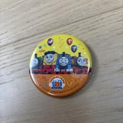トーマス 25周年記念ピンバッジ - メルカリ