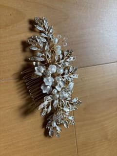 ウェディング ヘッドドレス 花と葉のデザインのサムネイル