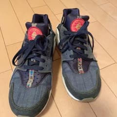 NIKE AIR HUARACHEのサムネイル