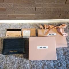 miumiu　ミュウミュウ　折りたたみ　財布のサムネイル