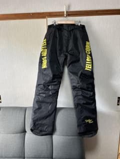 YELLOW CORN 黒パンツ ロゴ入りのサムネイル