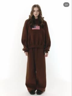 BENUA ベヌア　パーカー　スウェットパンツ　セットアップ　２点 BENUA ベヌア パーカー スウェットパンツ セットアップ 2点 - メルカリ