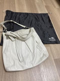 coachショルダーバッグ　キーホルダーや袋付のサムネイル