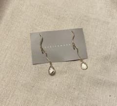 新品 ピアス ゴールドのサムネイル
