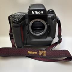 【名機】不動品　Nikon F5 本体 フィルム一眼レフカメラ　ストラップ附属のサムネイル
