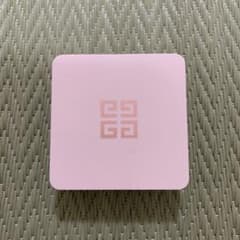 ジバンシイ ランタンポレル ブロッサム クリーム コンパクトのサムネイル