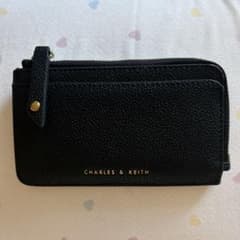 美品☆CHARLES & KEITH ブラック フラグメントケースのサムネイル
