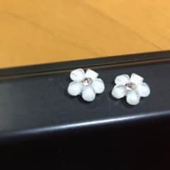 マグネットピアス 花のサムネイル