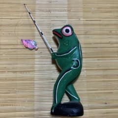 カエルの置物　木製のサムネイル