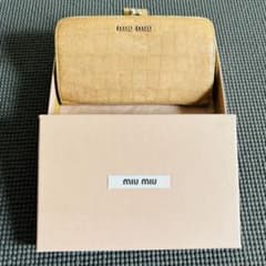 miu miu クロコ型押し がま口二つ折り財布のサムネイル