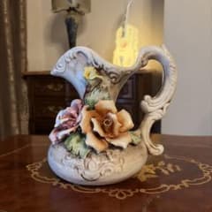 ピッチャー型花瓶⭐オブジェ⭐インテリア⭐イタリア製⭐立体的な美しい薔薇 イタリア製 花瓶 フラワーベース ピッチャー 陶器 インテリア