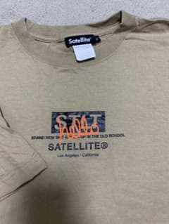 Satellite ベージュ Tシャツのサムネイル