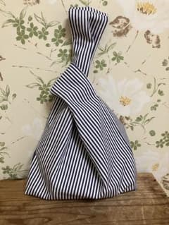 ハンドメイド ノット（結び目）バッグ　グレーのストライプのサムネイル