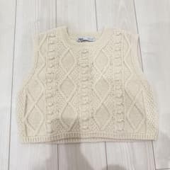 ZARA アイボリー ケーブルニットベスト Sサイズのサムネイル