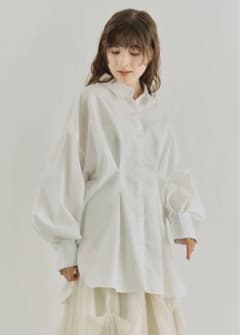 【yourmle】【新品未使用】ホワイトタックシャツのサムネイル