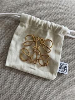 ロエベ LOEWE アナグラムブローチ メタル ゴールド 正規品のサムネイル