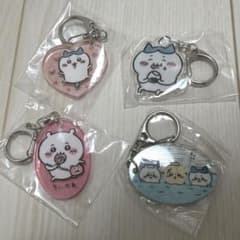ちいかわ アクリルキーホルダー 4個まとめ売り ハチワレ ラッコのサムネイル
