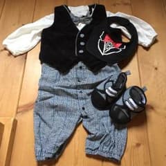 ベビーの礼服のサムネイル
