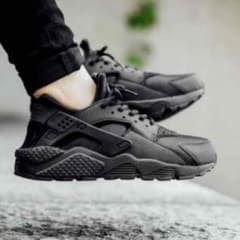 りさ様専用 NIKE AIR HUARACHE RUN (GS)のサムネイル