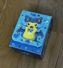 ポンチョを着たピカチュウ メガリザードンX デッキケース - メルカリ