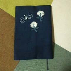 ブックカバー＊ミナペルホネン＊ハンドメイド＊skip＊choucho＊刺繍のサムネイル